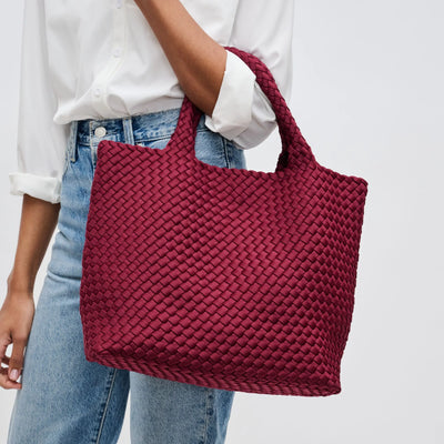 WOVEN MEDIUM TOTE, WINE