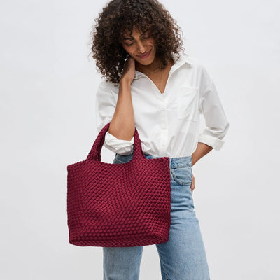 WOVEN MEDIUM TOTE, WINE